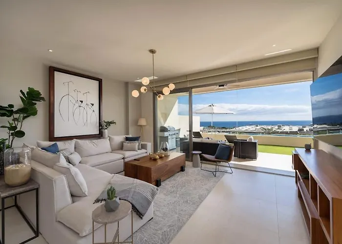 Terrace With Arch Views, Pool, Bbq & Gear *
