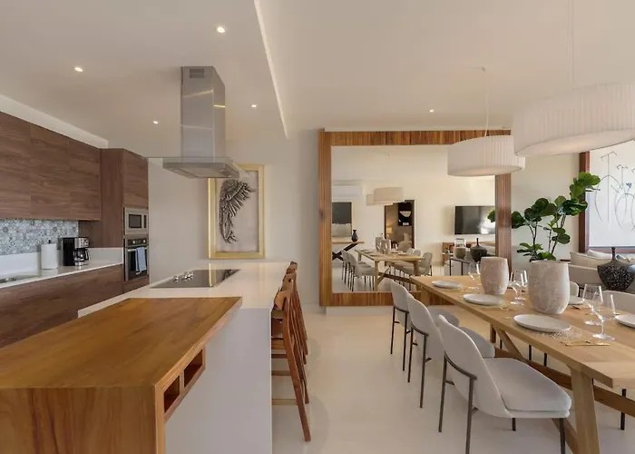 Terrace With Arch Views, Pool, Bbq & Gear Holiday home